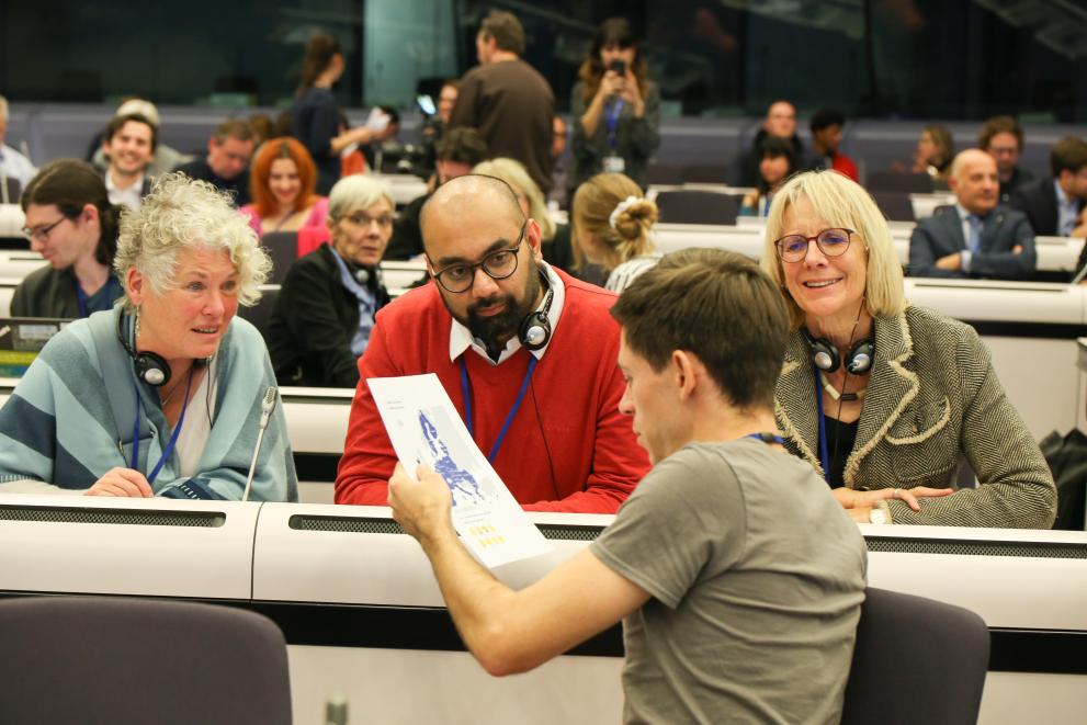 Citizen panel - People talking